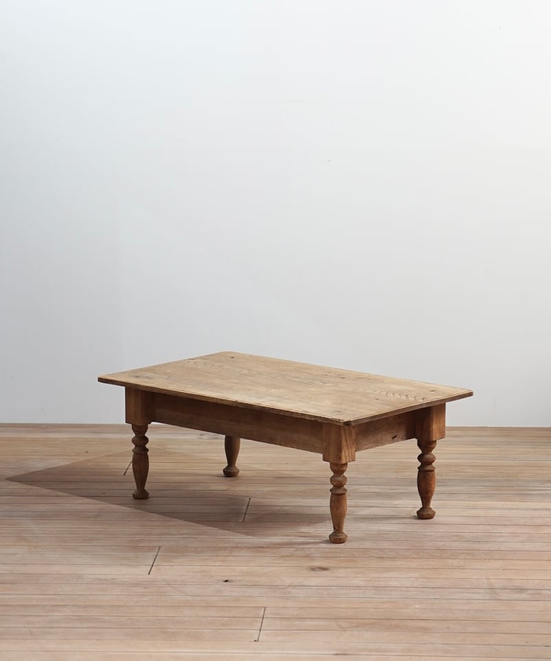 ろくろ脚のローテーブル鯨オーケストラ