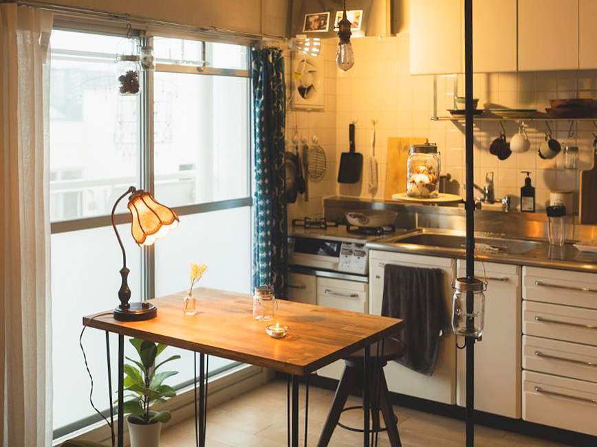 ニトリのアイテムが大活躍！ 1Kに住む一人暮らし女性のリアルなインテリア配置・キッチンを覗き見！＜実例付き＞Oggi.jp