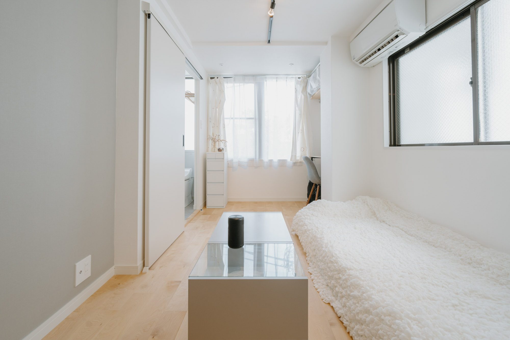 海外ミニマリストの部屋ってどんな感じ？洗練された女性のおしゃれな暮らし方をご紹介