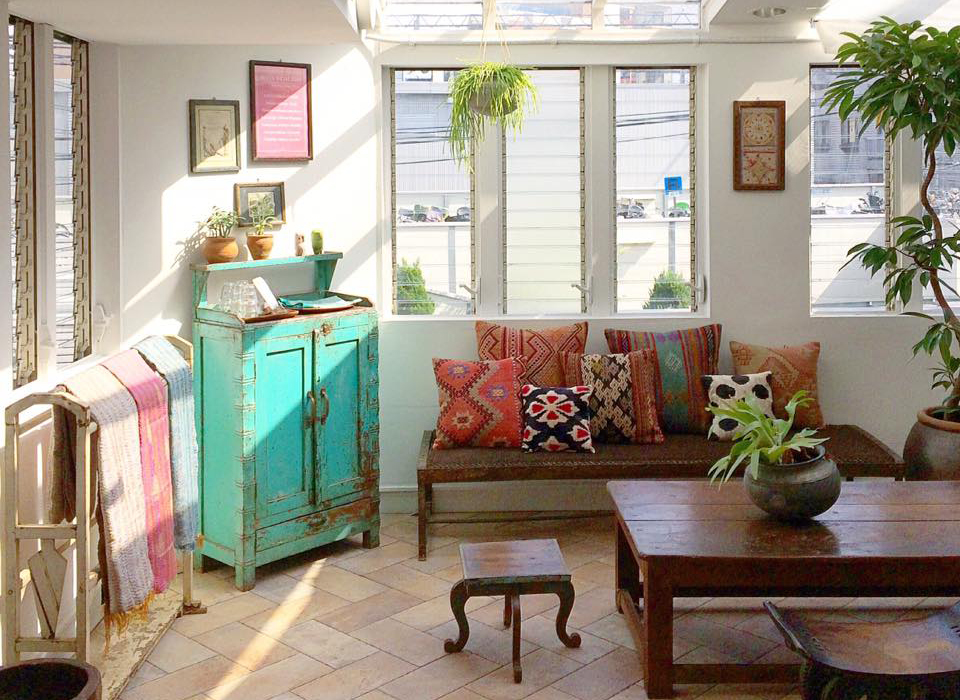 No.100 神秘的でオリエンタルな雰囲気のリビングダイニングa.flat 風が運ぶ、自然の贈りもの -目黒通り・新宿・大阪梅田 グランフロント北館