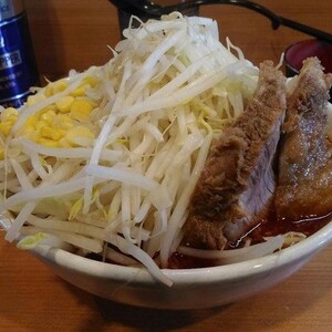 ラーメン二郎 ひたちなか店』破壊力抜群のボリューム。はんぺん脂が食べられるコンビニみたいな店舗で腹パンになりました@茨城・ひたちなか市