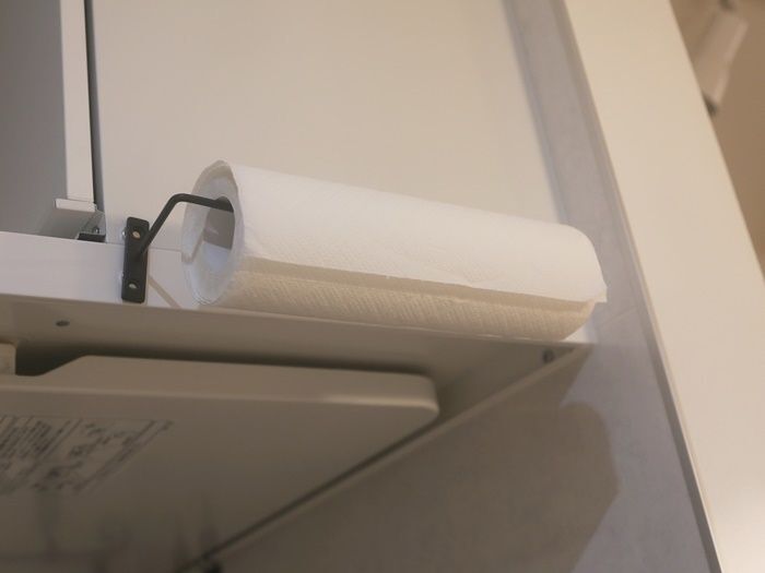 100均の突っ張り棒で作るトイレットペーパー収納アイデア