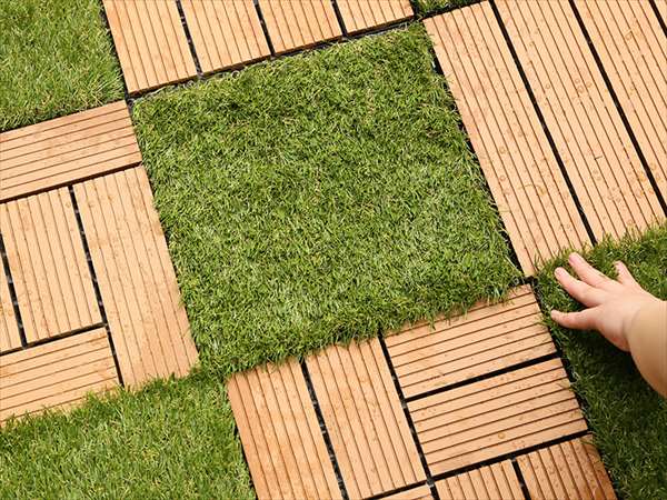 ウッドパネル ウッドデッキ 人工木 人工芝 ベランダ 27枚セット パネル ジョイントパネル 庭 タイル 置くだけ 腐らない ウッドタイル テラス玄関 DIY ベランダ・バルコニーに！置くだけデッキパネルDIYショップRESTA