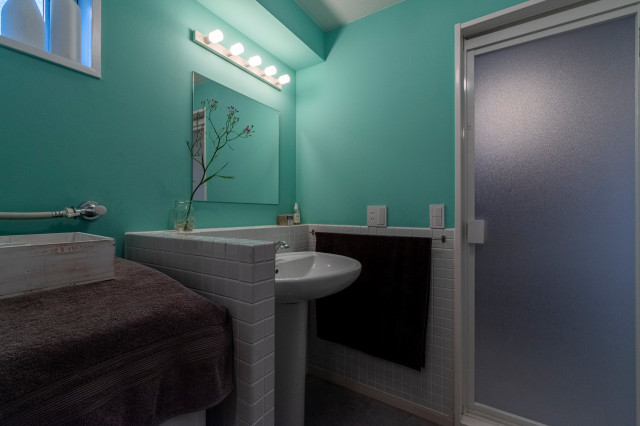 ティファニーブルーに囲まれて - モダン - トイレ・洗面所 - 東京23区 - 株式会社GA technologiesHouzzハウズ