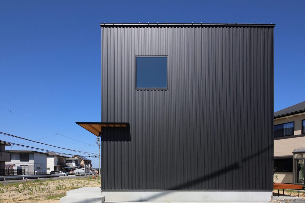 ガルバリウム鋼板の屋根とは？スレート屋根との違いを解説 全国の外壁塗装＆屋根塗装はシンニッケン 公式