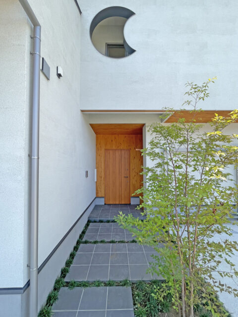 おしゃれな玄関アプローチのおすすめ事例9選とデザインのポイントを紹介 - MY HOME STORY │スーモカウンター注文住宅