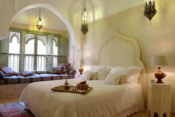 モロッコ風の部屋作りで色彩豊かなインテリアに！伝統的な家具や現代的なリビングのコツEconoChicInteriors