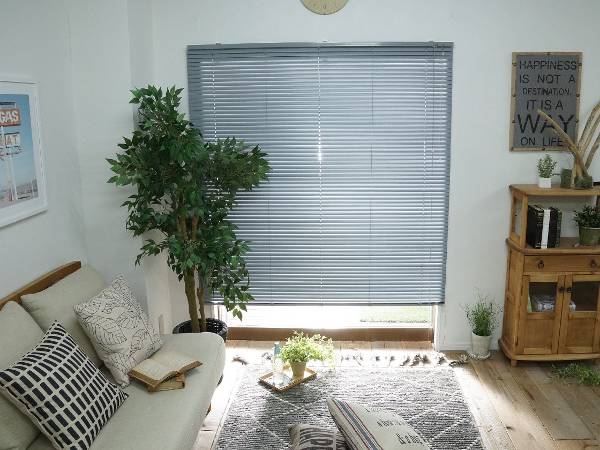 スタイリッシュにするバーチカルブラインドインテリアショップNEST