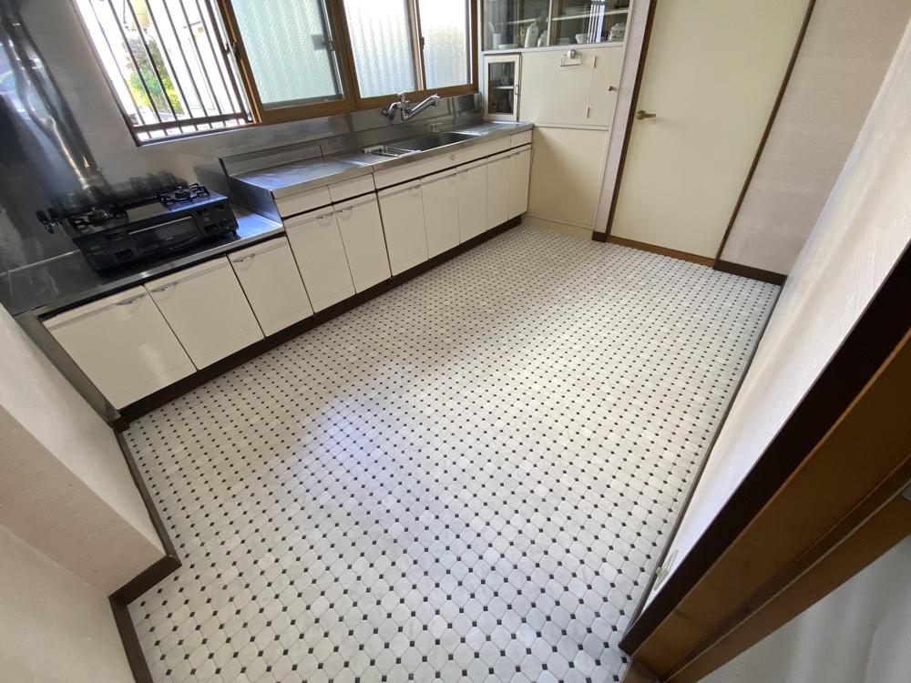 キッチンのクッションフロア選びのポイント後悔を防いでおしゃれに仕上げよう地元入間市のリフォーム会社ハウスリンクにご相談下さい