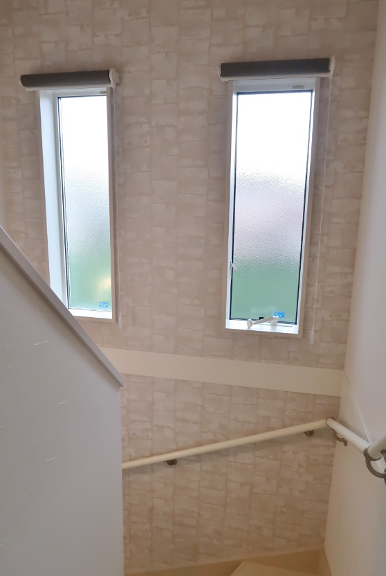 Amazonロールスクリーン 高さ250cm 長い ロング 日焼け防止 色褪せ対策 本棚 用 目隠し オフィス キッチン 収納 隠す 間仕切りスクリーン 模様替え 日よけ 日除け ブラインド おしゃれ ブラインド カーテン 窓 白 ホワイト アイボリー幅60cm×長さ250cm ロール