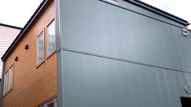 施工事例から学ぶ木目調サイディングの取り入れ方長崎で家を建てるならSHINHOME シンホーム株式会社伸工舎住宅事業部