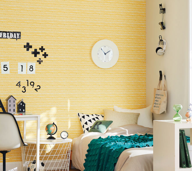 スウェーデンハウス🤖スウェーデンハウスの子ども部屋👒 子ども部屋のインテリアに迷ったら、 子どもの好きな色をヒントにして、クロスを選んでみましょう。廻り縁や巾木を白く塗装すれば、色や柄をより引き立てることができ、 木の色を活かせば、落ち着いた雰囲気を