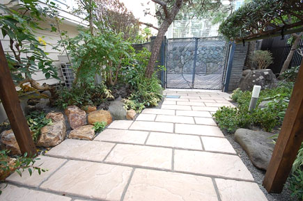 和と洋を組み合わせたお庭