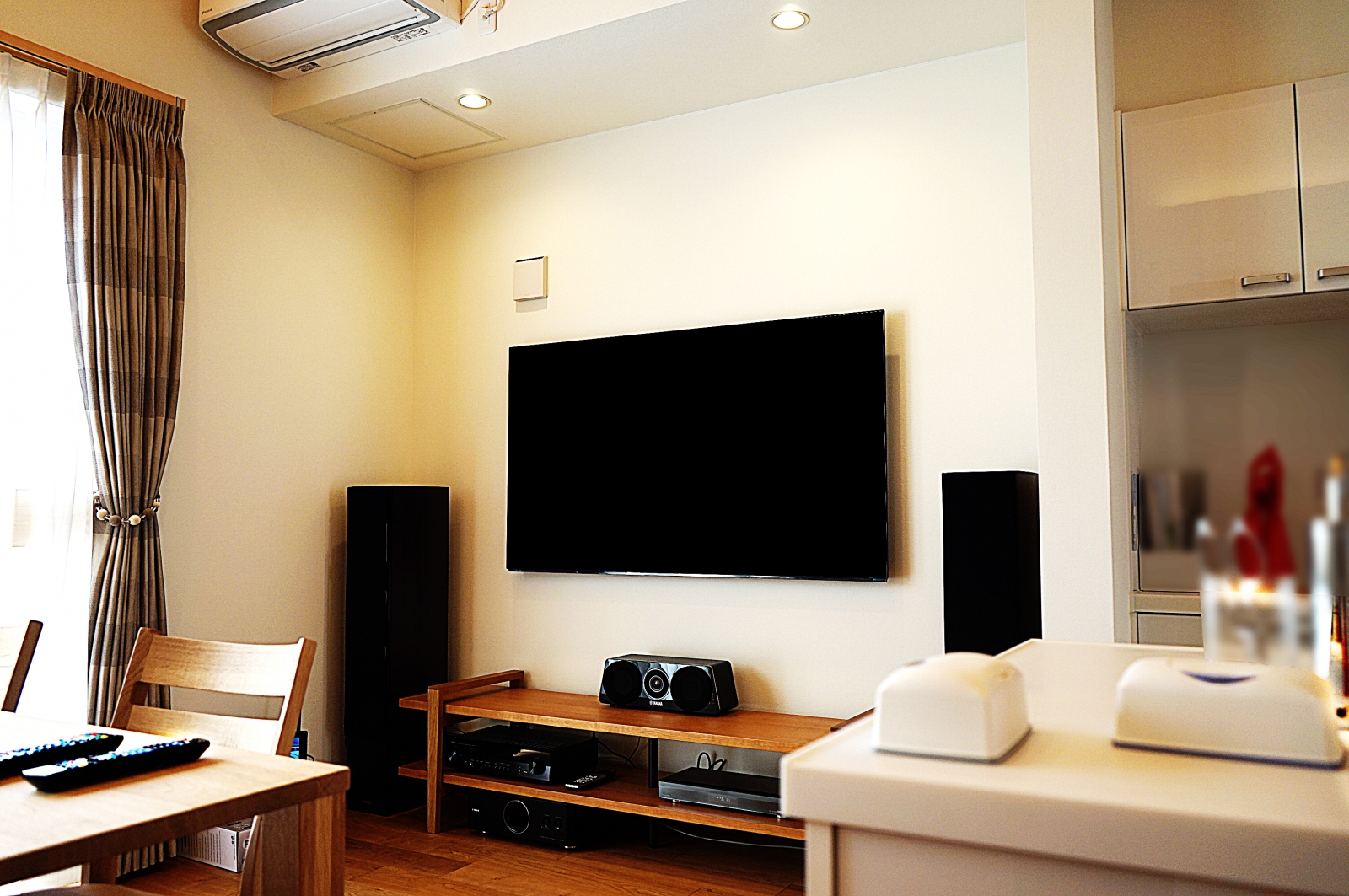 テレビの背面を「木のアクセントウォール」で彩る。リビングのアイデア集リビング家づくりのアイデアReplan リプラン WebMagazine