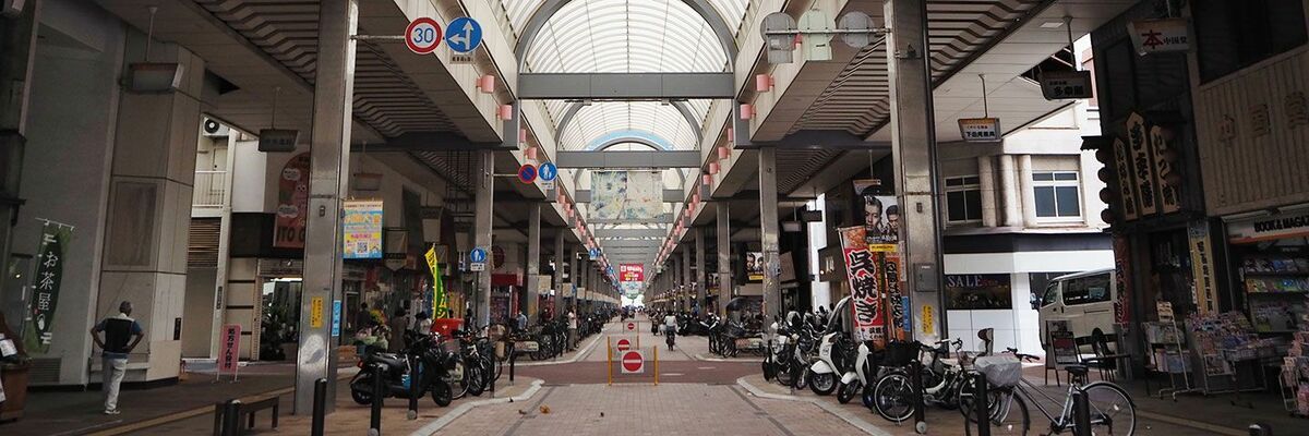 瀬戸内海に面する港町に健在！ 広島県呉市で発見したディープな魅力あふれるレトロ商店街を探索する | 文春オンライン