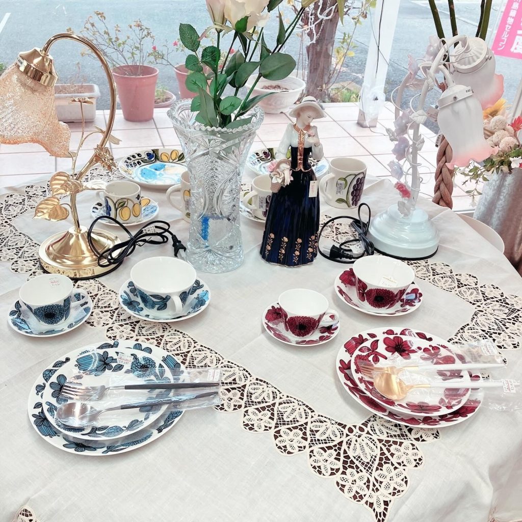 おしゃれな高級食器をテーブルにディスプレイしてみましたプロヴァンスの風群馬県高崎市