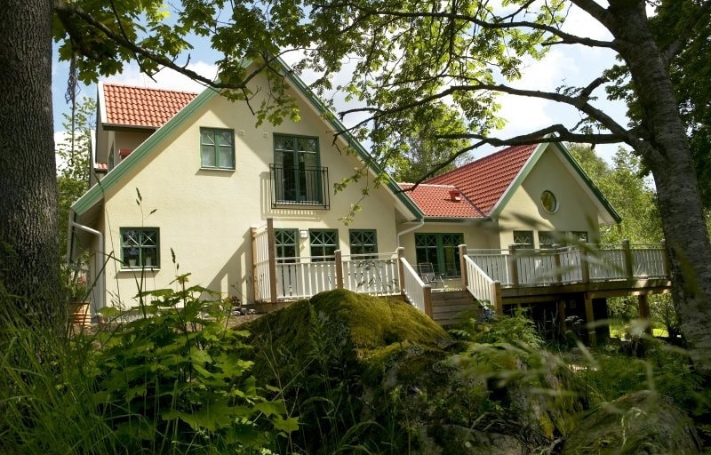 緑色の外壁は選び方で個性いろいろ！おしゃれに決めるコツと海外施工事例、国内施工事例を紹介The 樹脂サイディング