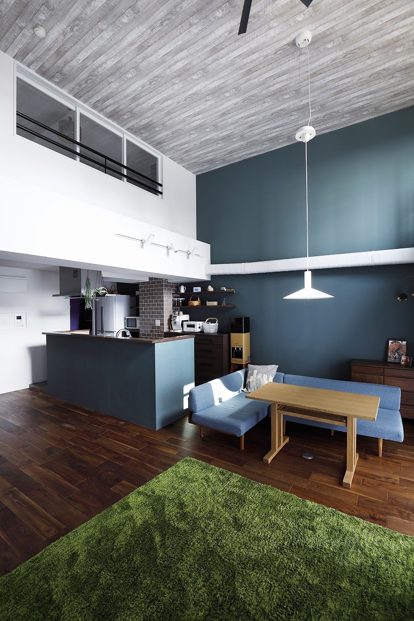 天井の木目クロスがポイントの大きな吹き抜け。 3本の化粧梁で木の温もりを感じることができます。 ーーーーーーーーーーーーーーーーー価格も品質も妥協しない家づくり金沢市石川家づくりインテリアコーディネート家づくりマイホームマイホーム計画