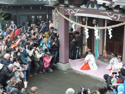 かなまら祭りの目的と、その成果について | 芸術教養学科WEB卒業研究展 |