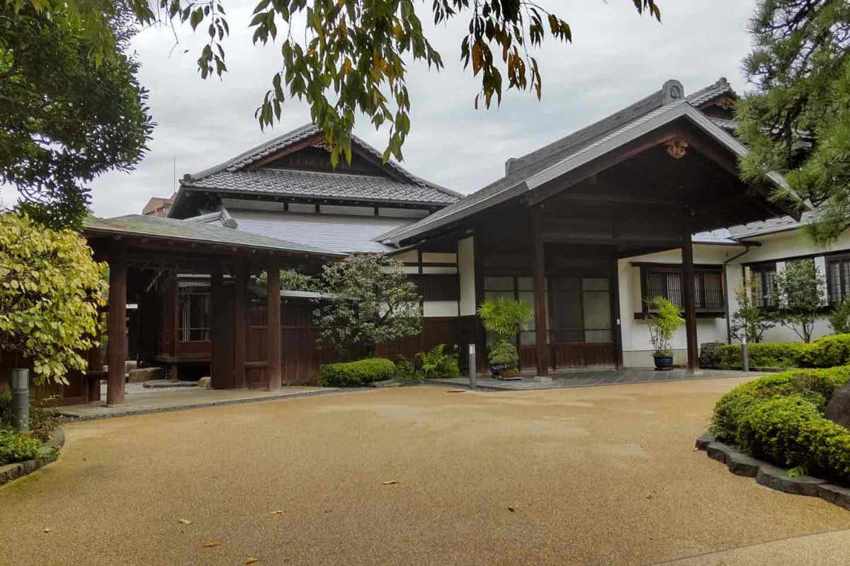 こんな豪邸 見た事ないっ！番組最後に「建築費」も発表！？ 見学会のお家をご紹介！第１３１回 お庭が最高な7０坪の平屋ルームツアー