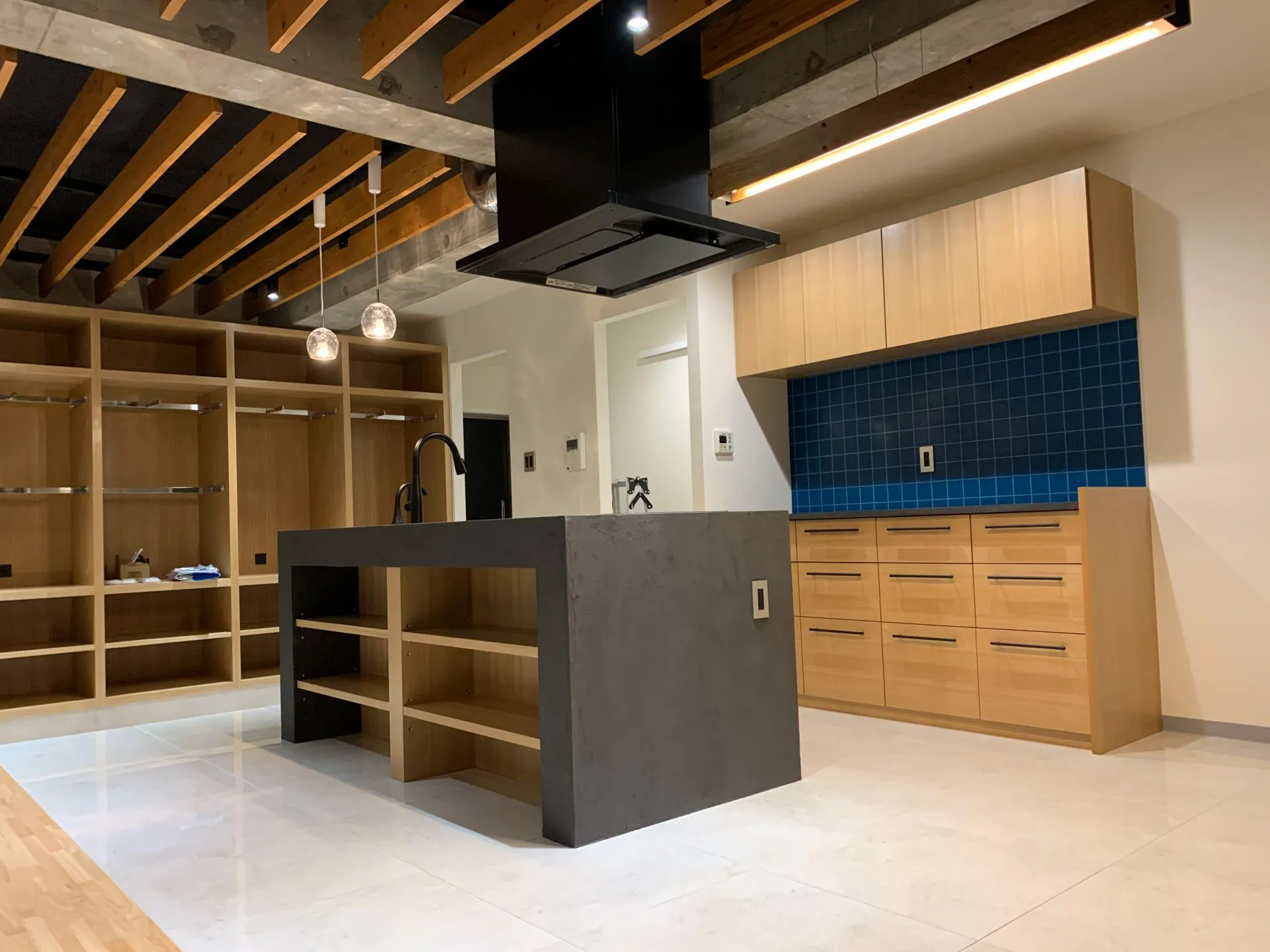 英国アンティーク◇古木の27杯シャツキャビネット 石田ゆり子 食器棚 本棚 店舗什器