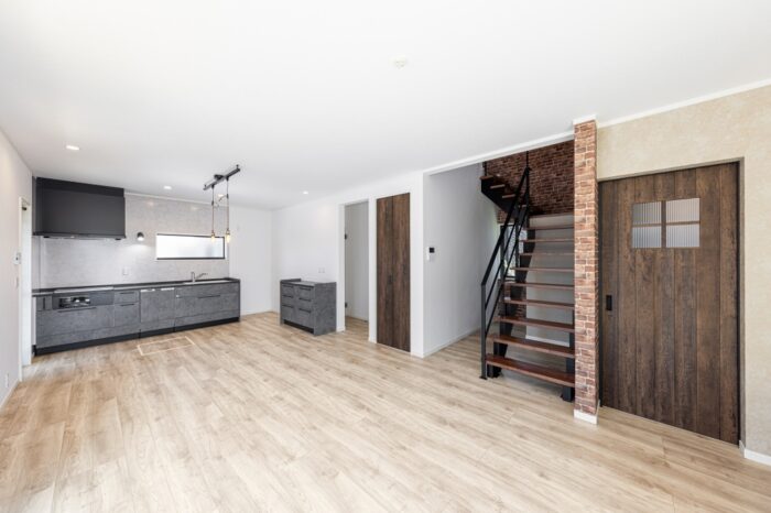 スケルトン階段の下を活用するアイデア収納などのおしゃれな事例・スケルトン階段の注意点など紹介 -「優美」な暮らしを叶える注文住宅・設計事務所ならスムトコ