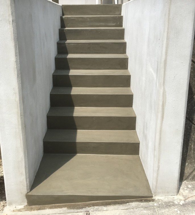 事務所入り口階段モルタル仕上げ工事スギモプラクト下関市の建築左官工事・塗り壁・階段モルタル