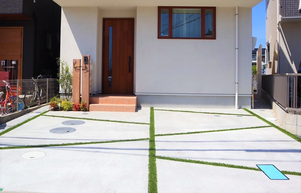 土間コンクリートの目地をカーブさせてデザインしました」新築外構 松江市Y様邸ホームデコ│鳥取県・島根県でエクステリアのことならご相談下さい