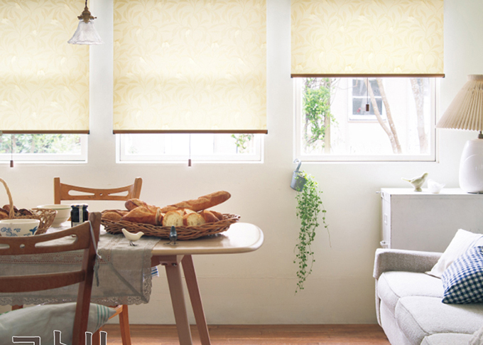 楽天市場 ロールスクリーン スリット窓仕様 ネジ留め幅15〜26×高さ121〜200cm迄 窓回り 目隠しロールスクリーン お買得 :インテリアカタオカ