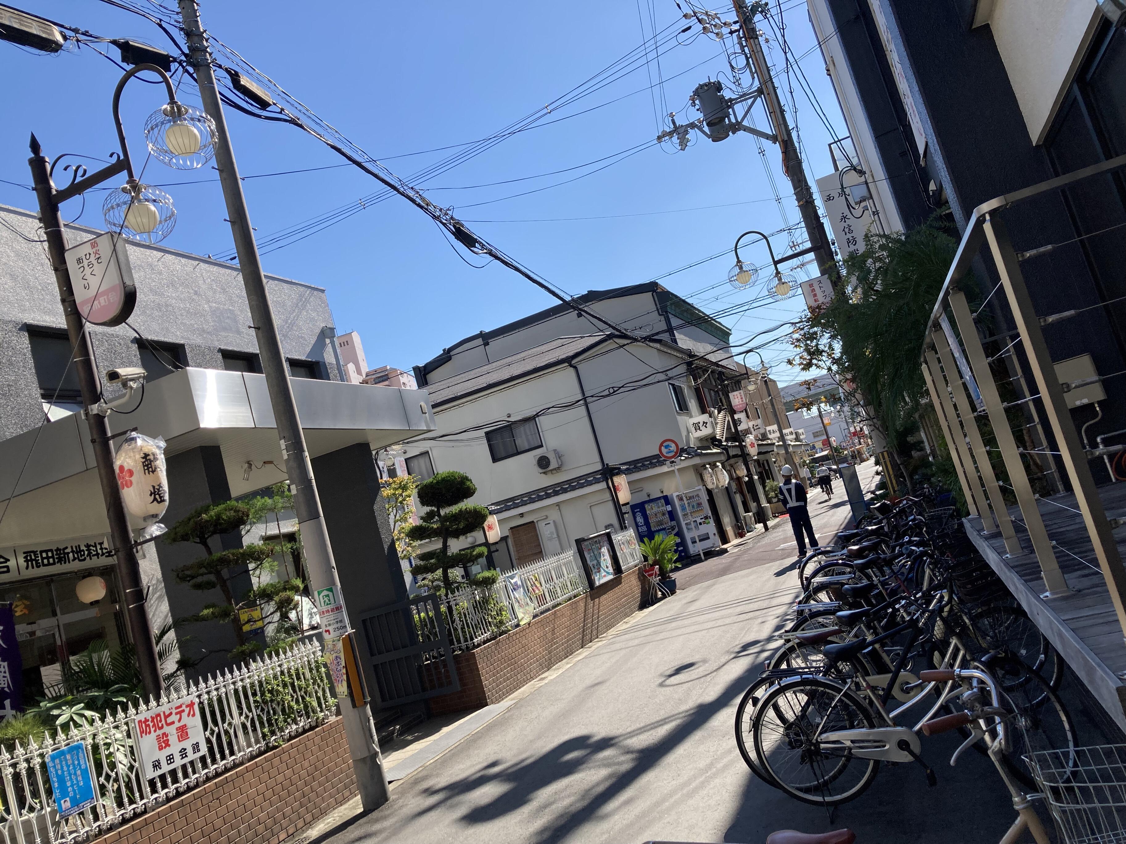 料金は20分1万1000円 飛田新地に次ぐ規模の「ちょんの間街」大阪・松島新地に起きた2つの変化とは | 文春オンライン