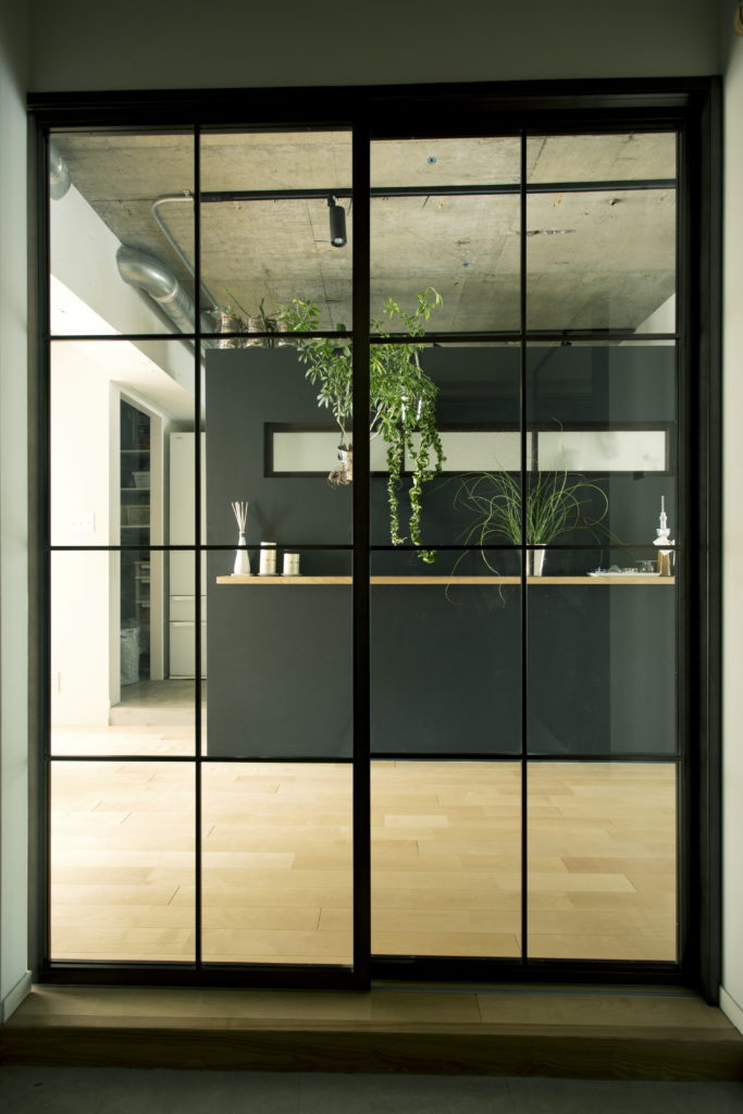 ワンルームの玄関目隠し対策！間仕切りでリビングやキッチンを目隠ししよう - ラグ・カーペット通販 びっくりカーペット