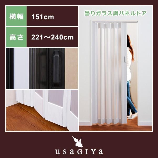 今回ご紹介するのは、階段窓にカーテンを設置した事例です。 窓は階段 スペースに位置し、右半分が手の届かない高所にあるためトリーチェ タチカワ製 ：チェーン操作でカーテンを横引きできるレールを採用しました。 カーテン生地は、遮光カーテン：U5296 スミノエ製