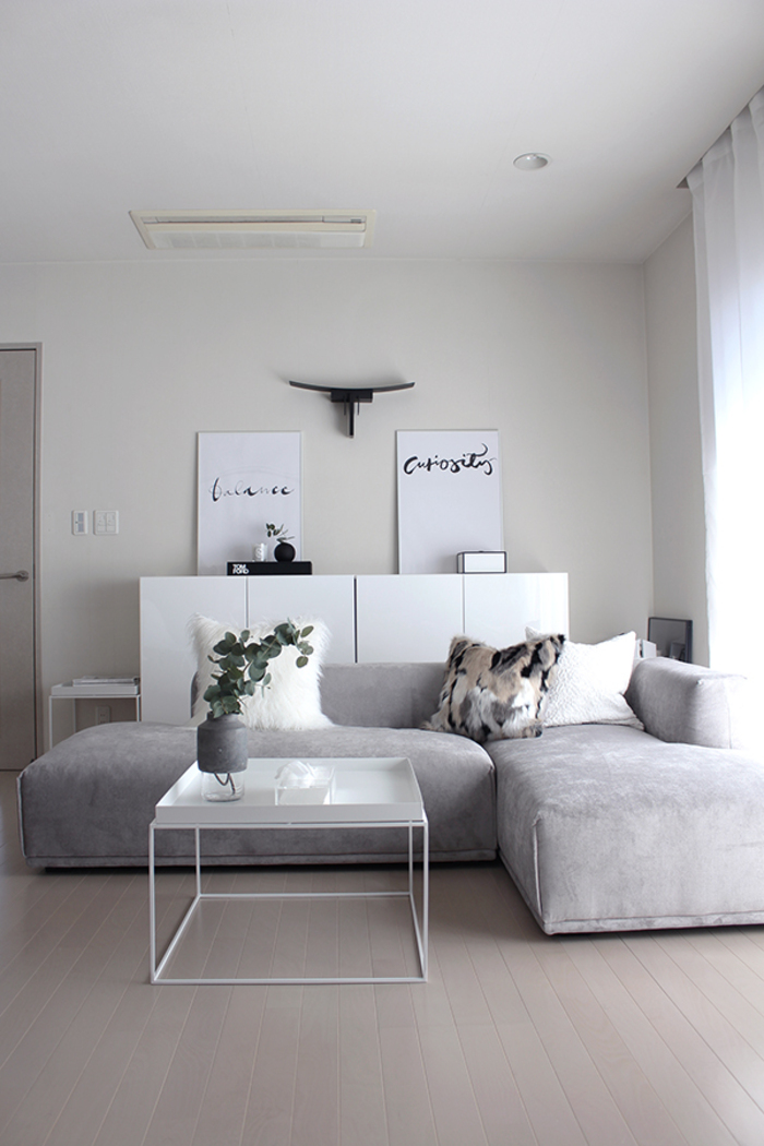 白×グレー」と相性がいい色・アイテムって？シンプルインテリアの実例まとめgoodroom journal