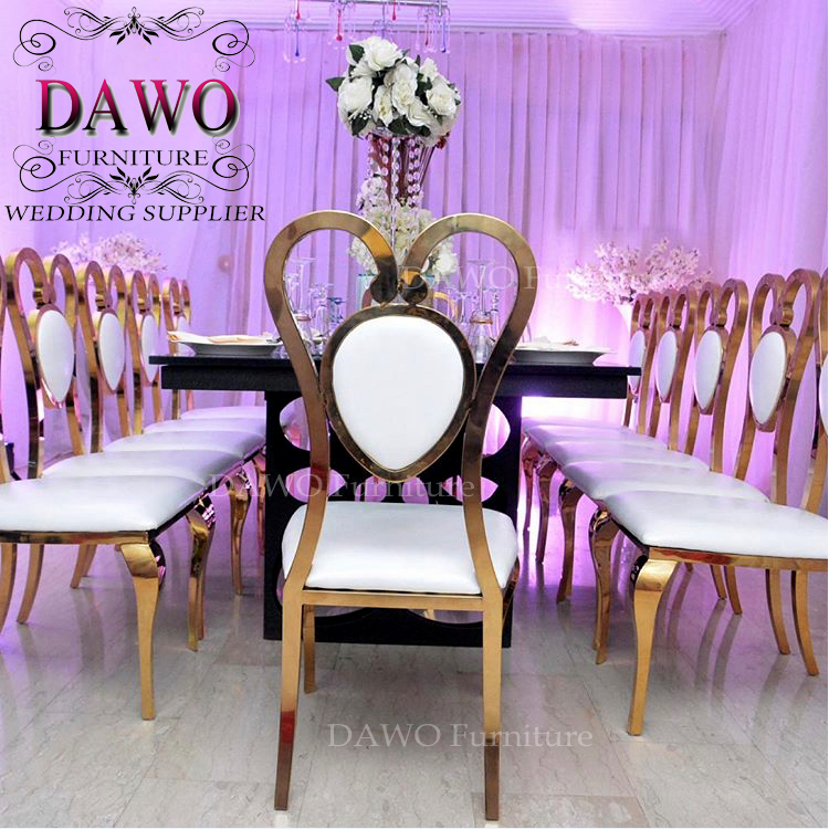 お店をつくるために厳選されたインテリアアイテムのリユースショップ「RePLAYCE」