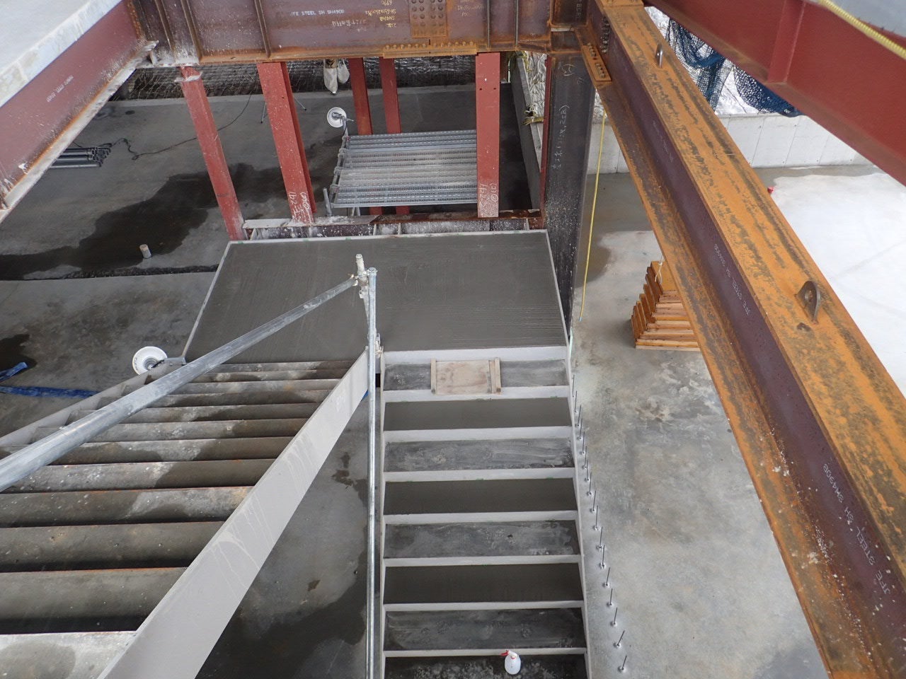 階段モルタル の建築事例・施工実例・価格注文住宅