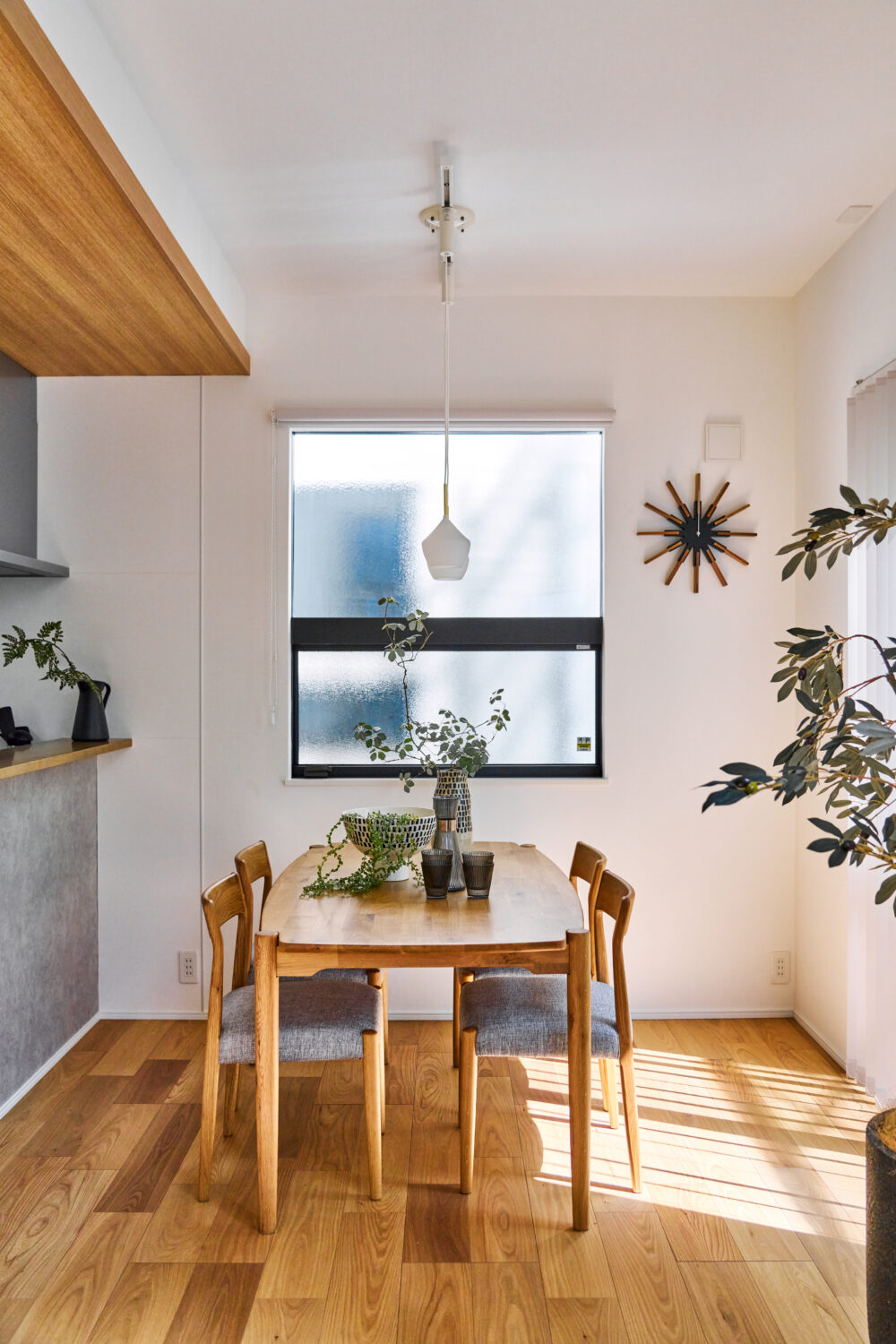 グレイッシュなインテリアに木のぬくもりが漂う住まい建築実例戸建住宅公式 三井ホーム 注文住宅、賃貸・土地活用、医院・施設建築、リフォーム