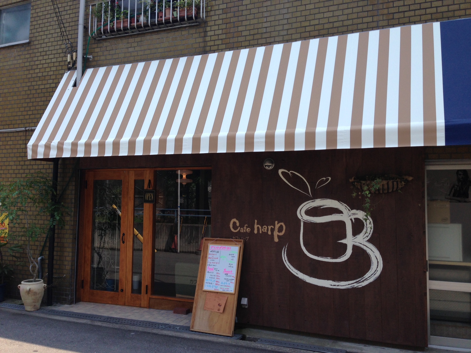 オシャレなカフェの外観特集！人気店に学ぶ雰囲気作りのコツ