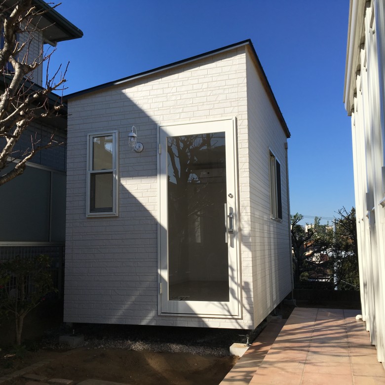 価格は？住みやすさは？コンテナハウスと木造住宅を比較してみたグランピング用品 ドームテントの販売・レンタル deluxs