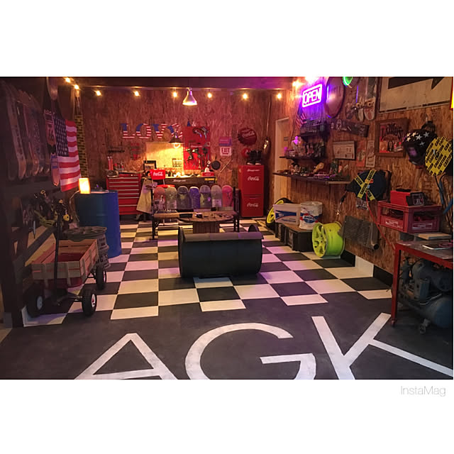 バイクガレージをアメリカンビンテージで楽しむインテリア作り！ - メリーガレージ