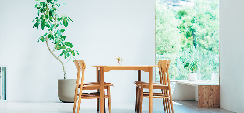 円形ダイニングテーブルの使い勝手は？選び方やメリット・デメリットをご紹介暮らしのライフマガジン