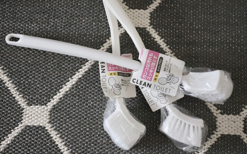 100均 セリアで発見！シンプルなトイレ用ブラシで衛生面を確保 - がさつ女子の整える暮らし