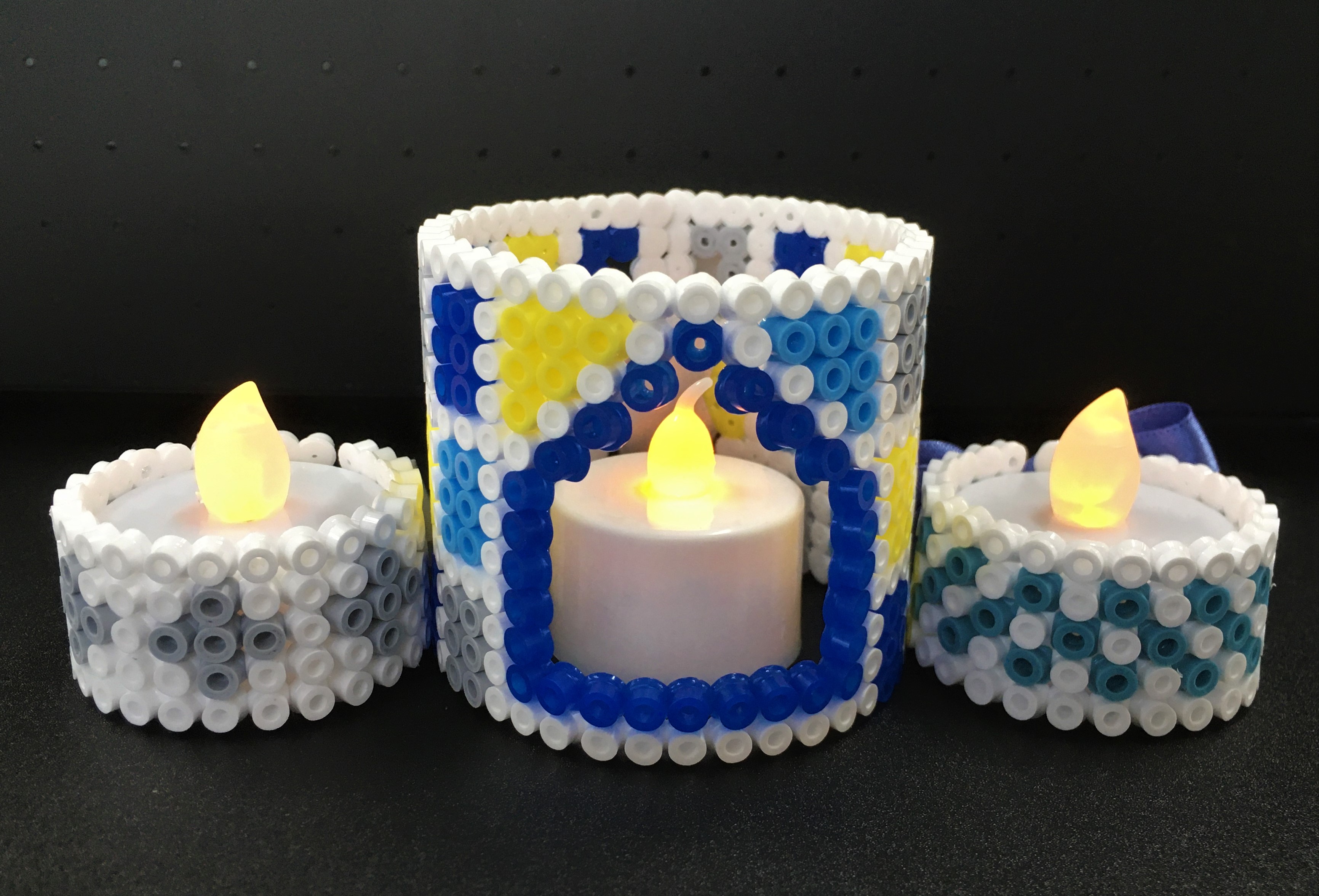 スイカとおはなのガーランド☆アイロンビーズ minneで公開販売しております🌼 スイカ🍉と白いお花で🌼 夏にピッタリガーランド🌻 おへやの インテリアに🤗🍀パーラービーズフォトコンテスト2020 @perlerbeads_jpアイロンビーズ アイロンビーズ図案 アイロンビーズMIYU