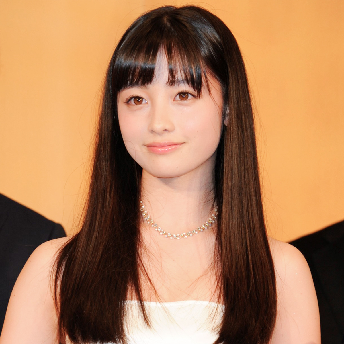 女優・橋本環奈さんの2019年最後を飾るのは「普通のJK」役！だけど写真を撮ると“カンナっちゃう！？ | CinemaGene