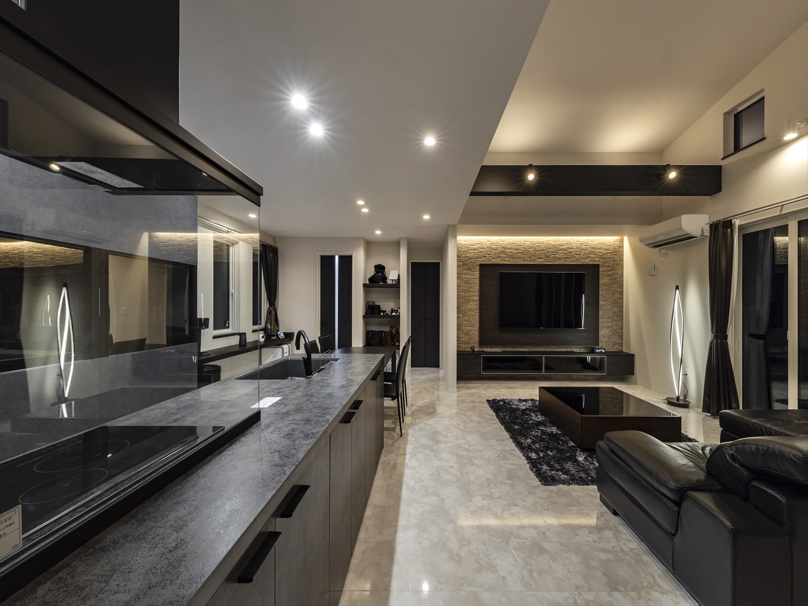 大空間リビングが気持ち良いシンプルモダン×ホテルライクハウス - 群馬のデザイン住宅・注文住宅シブサワスタイル