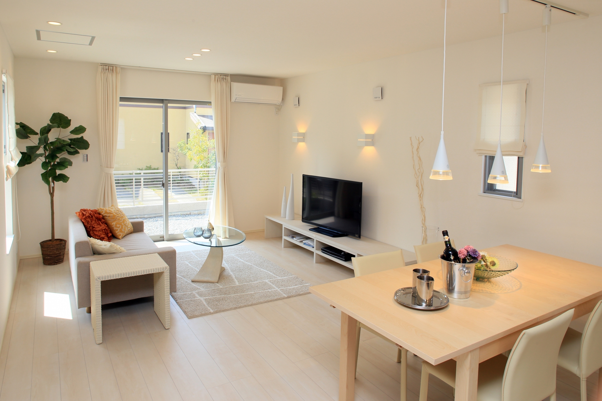 一人暮らし向け 8畳部屋のおしゃれレイアウトを紹介