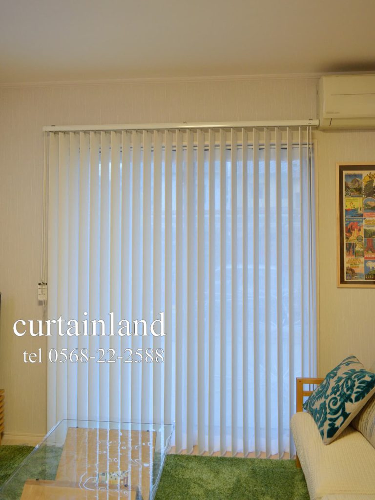 ウッドブラインドとリネンカーテンでリビングをリニューアル