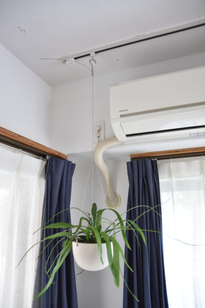 天井クロスが空色の物件。 開放感があり、お部屋が広く見えますね。 お部屋に水色が入ると爽やかな印象になります。朝日建設建設会社クロス水色青空空色空色の壁紙爽やか天井天井クロス リビングリビングルーム東京都神奈川県賃貸