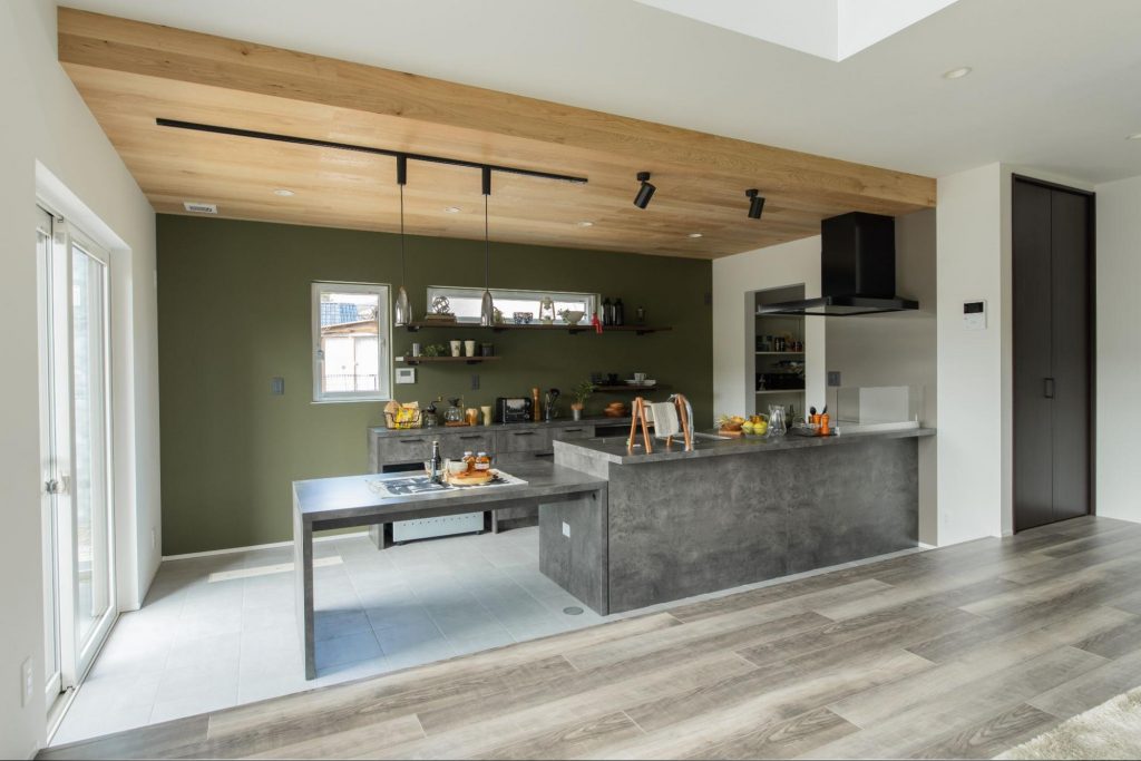 実用重視」のキッチンインテリア実例。使いやすさと居心地のよさのバランスを探って モデル・香菜子さん - 天然生活web