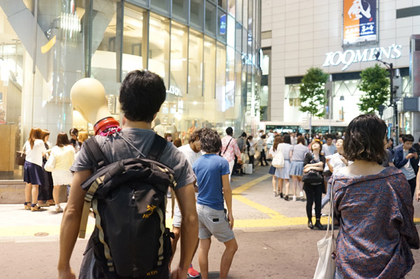 ナンパの聖地スポット渋谷の路上で1週間「逆ナン待ち」してみた | オモコロ