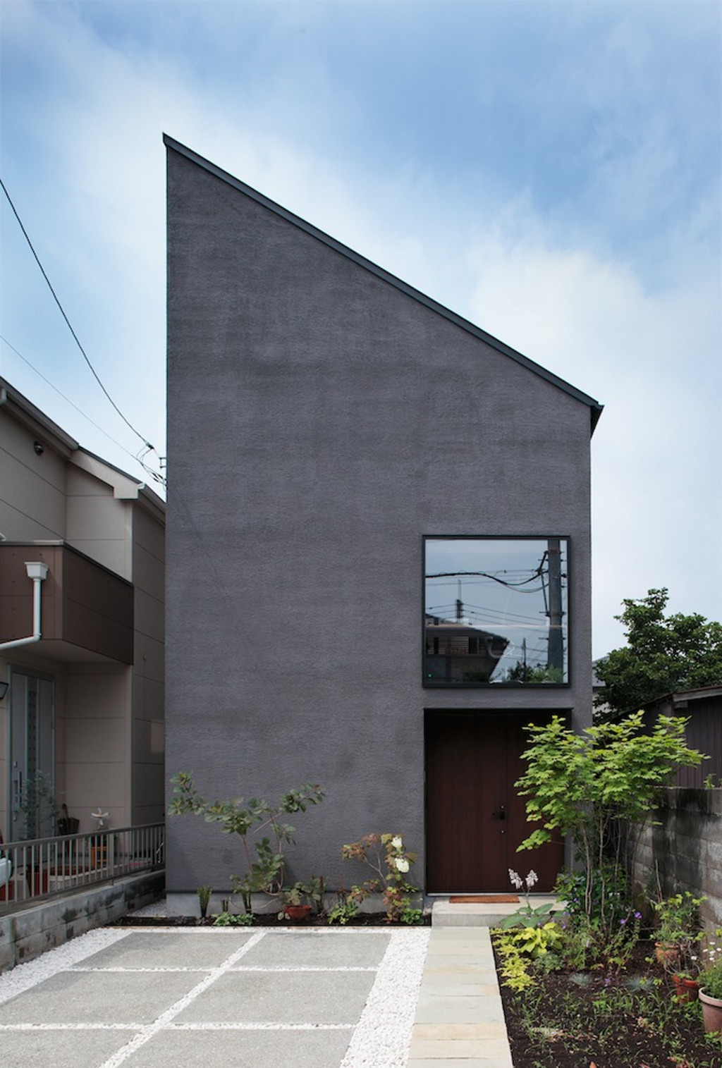 シンプルモダンな外観の家「白・黒・グレー」の施工例を紹介│人気の理由や特徴、注意点も解説 - 「優美」な暮らしを叶える注文住宅・設計事務所ならスムトコ